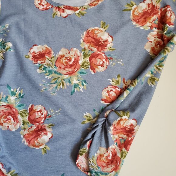 Garden rose knit weave short sleeve gathered sides top - Picture 4 of 5